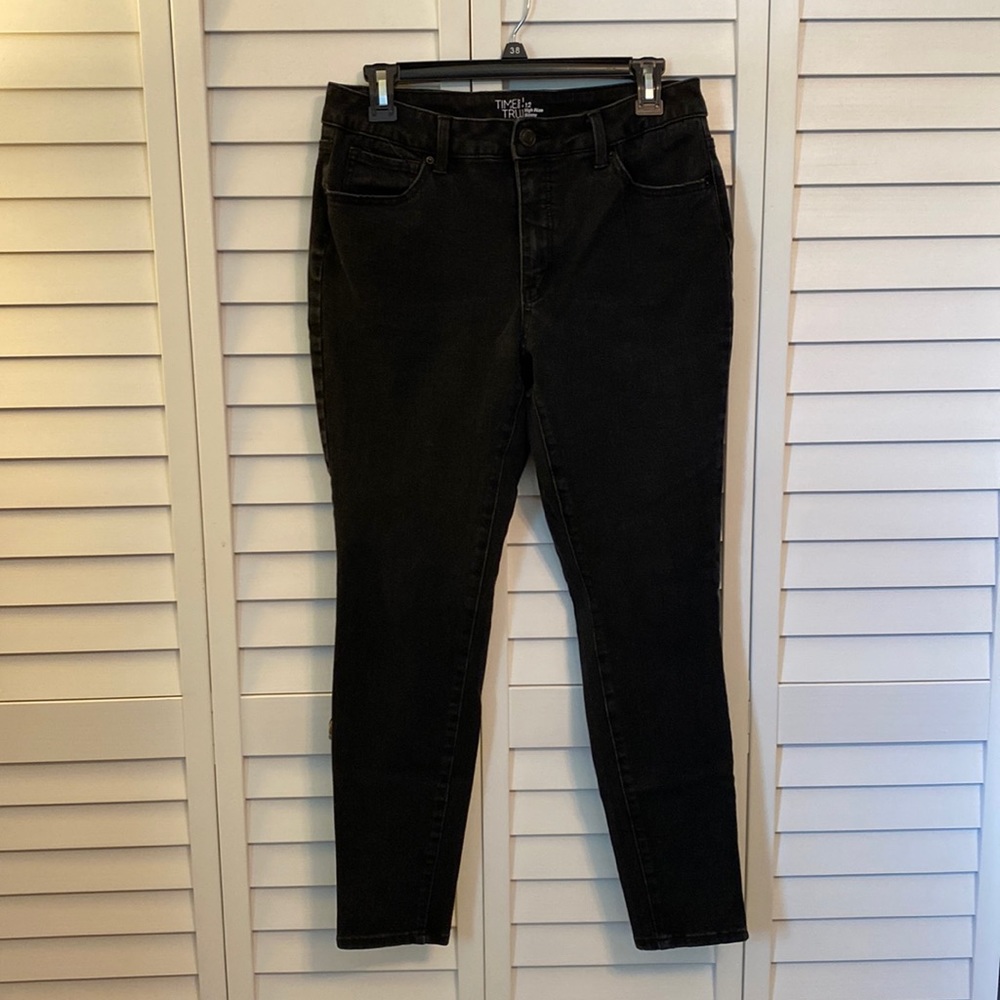 Time and Tru size 12 High rise skinny black jeans.  Great fit.